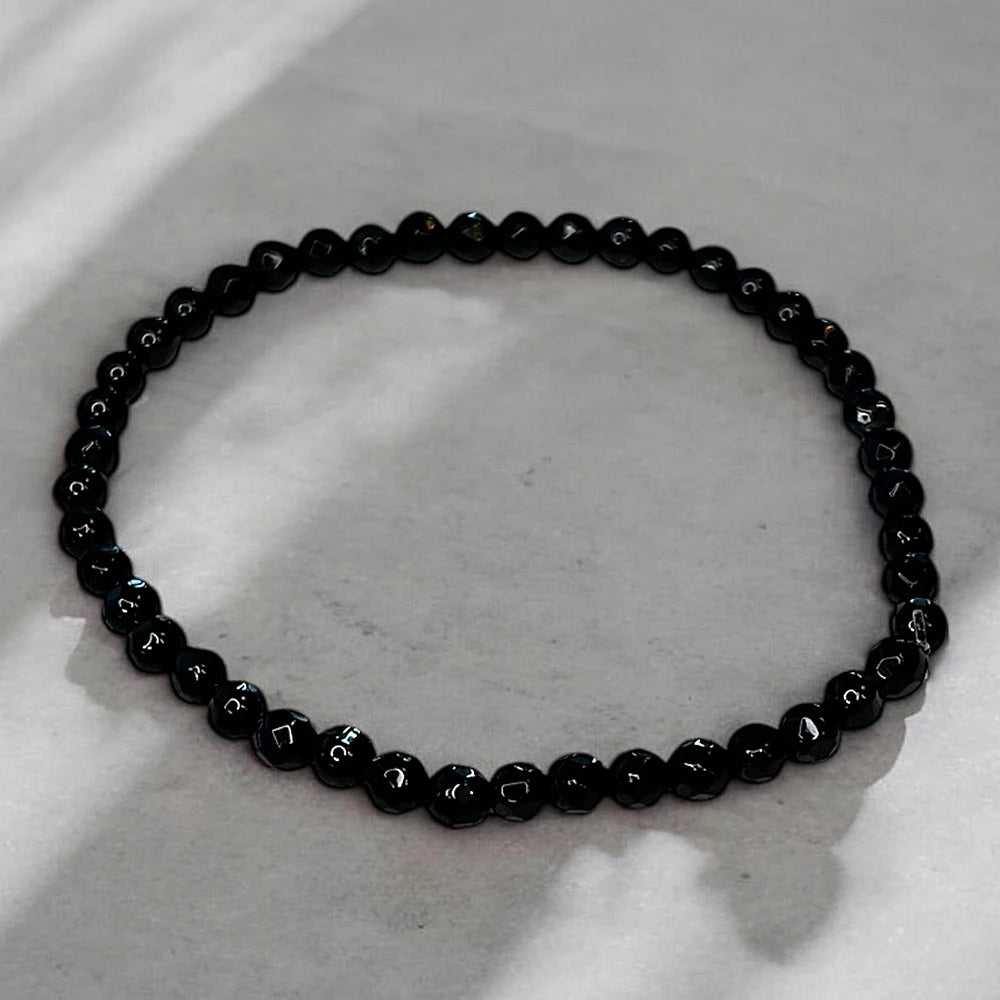 Pánsky minimalistický náramok – čierny onyx, ručne vyrábané, elegantný doplnok pre mužov.