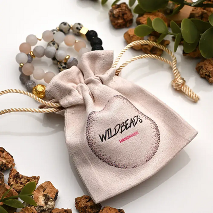 Originálne vrecko WildBeads v ktorom vám náramok príde zabalený.